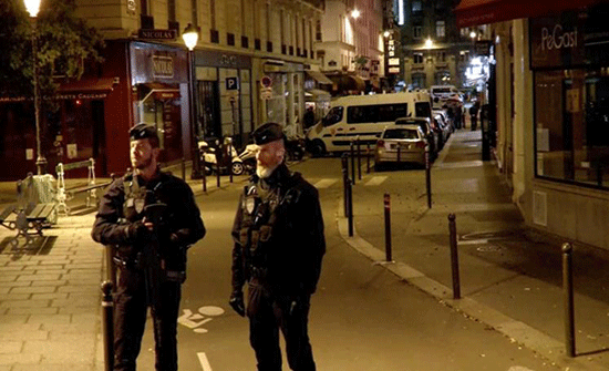 داعش يتبنى الهجوم بالسكين في باريس