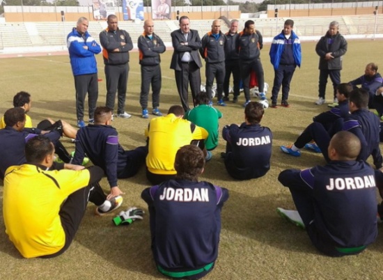الأمير علي يجدد التأكيد على دعم مسيرة المنتخب الوطني الأمير علي يجدد التأكيد على دعم مسيرة المنتخب الوطني