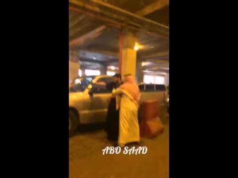 شاهد ضرب متحرش بي فتيات على يد اخوهم