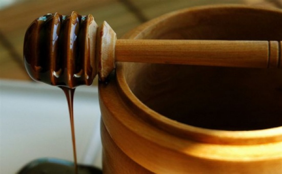 ماذا تعرفين عن فوائد العسل الاسود الصحية؟