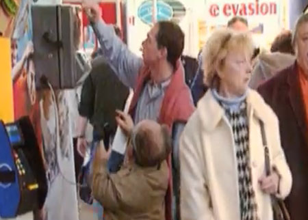 القزم والهاتف