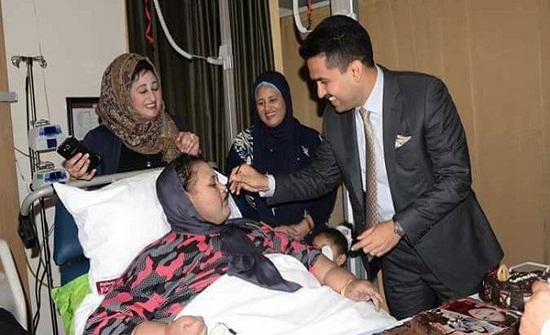 بالصور: هكذا احتفلت صاحبة النصف طن بعيد ميلادها