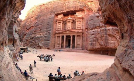 أكثر من 40 ألف زائر للبترا الشهر الماضي أكثر من 40 ألف زائر للبترا الشهر الماضي