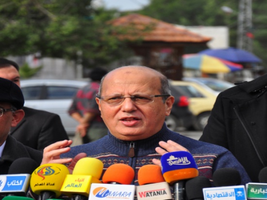 الخضري : إسرائيل تمنع دخول 600 شاحنة إلى غزة