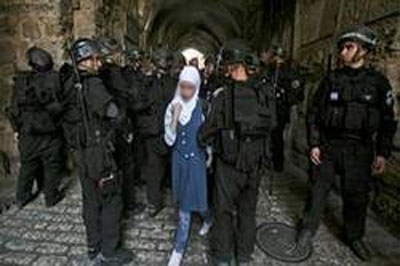 اعتقال فلسطينية طعنت جنديا في القدس اعتقال فلسطينية طعنت جنديا في القدس