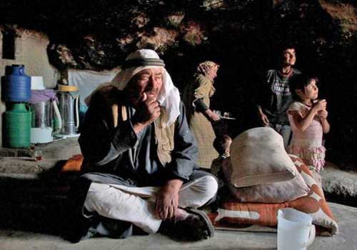 1600 فلسطيني من الخليل يواجهون خطر امرٍ اسرائيلي وشيك باجلائهم عن اراضيهم 1600 فلسطيني من الخليل يواجهون خطر امرٍ اسرائيلي وشيك باجلائهم عن اراضيهم