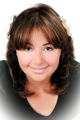 مذيعة مصرية مشهورة تعترف بزواجها عرفياً من قيادة أمنية