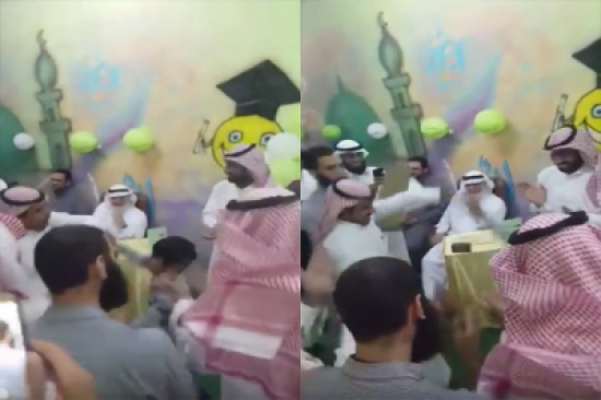 شاهد بالفيديو: ردة فعل معلمين لطالب يتيم الآبوين ذهب لاستلام شهادته وحيدًا