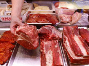 غياب اللحوم الحمراء عن موائد الافطار في رمضان لارتفاع أسعارها  