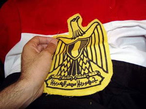 الاعلام المصري يبرز نبأ تسلم الملك للتوصيات المتعلقة بالتعديلات المقترحة على الدستور الاعلام المصري يبرز نبأ تسلم الملك للتوصيات المتعلقة بالتعديلات المقترحة على الدستور
