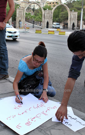العشرات يعتصمون امام قصر رغدان تزامنا مع كلمة الملك