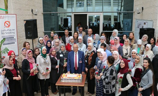 "الشرق الأوسط" تكرم المرأة العاملة في عيد "الأم" "الشرق الأوسط" تكرم المرأة العاملة في عيد "الأم"
