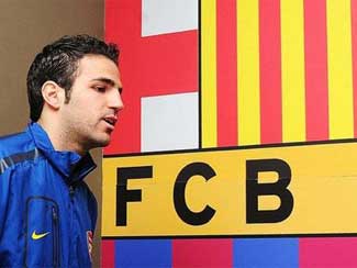 برشلونة يتعاقد مع فابريغاس لخمسة أعوام مقابل 39 مليون يورو برشلونة يتعاقد مع فابريغاس لخمسة أعوام مقابل 39 مليون يورو