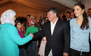 الملك والملكة يقيمان مادبة افطار للايتام في قصر بسمان ( صور )