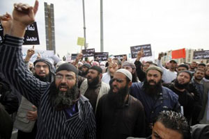 اعتصام ذوو السلفيين المعتقلين تزامنا مع وقت المحاكمه 