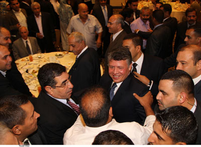 الملك والملكة يقيمان مأدبة إفطار تكريما لمعلمي ومعلمات المملكة ( شاهدوا الصور ) 