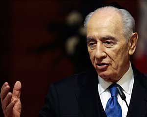 بيريز: طلب الاعتراف خطأ عربي