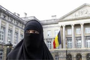 رجل أعمال فرنسي يدفع غرامتين فرضتا على منتقبتين في بلجيكا