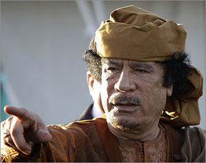 أنباء عن قرب مغادرة القذافي ليبيا 