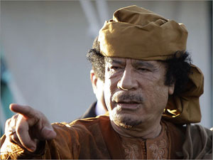 الحلقة تضيق على القذافي وأنباء عن نيته مغادرة ليبيا