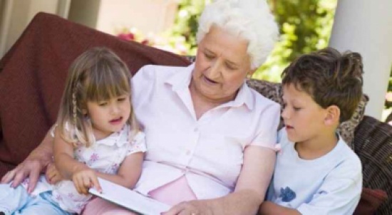 راتب شهري لكل جدة تعتني بأحفادها