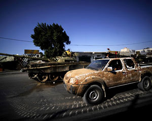 نجل القذافي: انتصارات الثوار وهمية