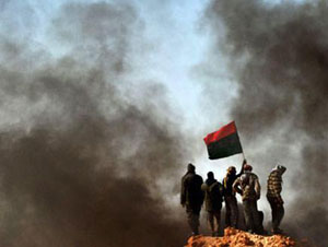 معارك ضارية بين الثوار وقوات القذافي قرب الحدود التونسية