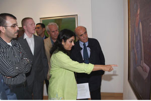 الأميرة ثروت تفتتح معرض أعمال طلبة الفنون في الأردنية