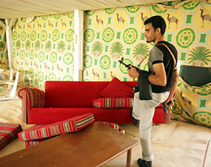 مطاردة فلول القذافي وزوارة محاصرة 