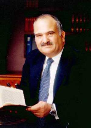 الأمير الحسن يزور معرض أعمال طلبة الفنون 