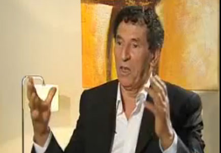 صديق القذافي الحميم ورفيقه يروي فصولا مخفيه من نفسية العقيد ( فيديو )