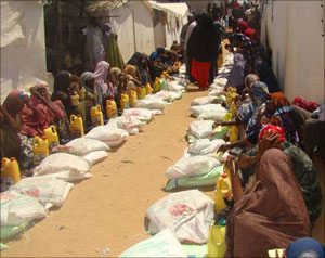 جاليات تغيث منكوبي الجوع بالصومال