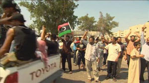 الثوار الليبيون يرفضون عرض القذافي للتفاوض