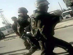 الأمن السوري يحاصر الرستن في حمص بعد أنباء عن انشقاق عشرات الجنود