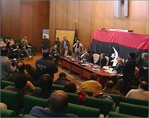 الانتقالي يطالب الجزائر بعائلة القذافي 