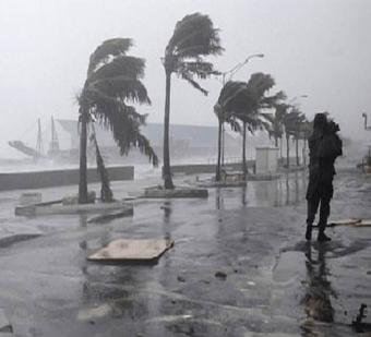 الرئيس الاميركي يعلن المناطق التي ضربها الاعصار مناطق كوارث كبرى 