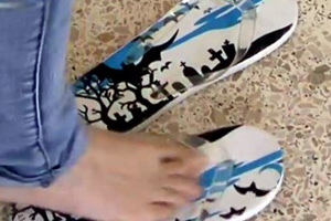 "شباشب" عليها الصليب تثير غضب مسيحيي لبنان