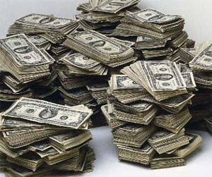  أميركي يعثر في حديقته على 150 ألف دولار 