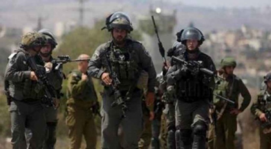 الاحتلال يستهدف فلسطينيين شرق خان يونس الاحتلال يستهدف فلسطينيين شرق خان يونس
