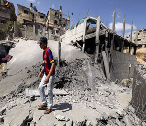 استشهاد مواطن فلسطيني واصابة ثلاثة اخرين جراء قصف الاحتلال جنوب غزة 