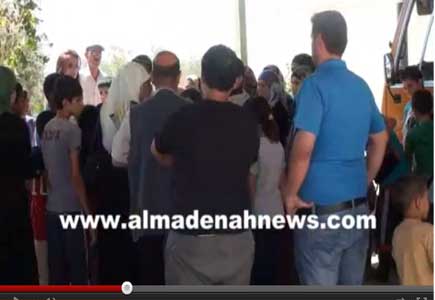 حشد من الاردنيين والأردنيات سمع بوجود معونات ( فيديو ) 