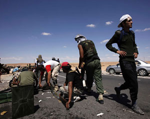 معارك ببني وليد والسكان يفرّون    