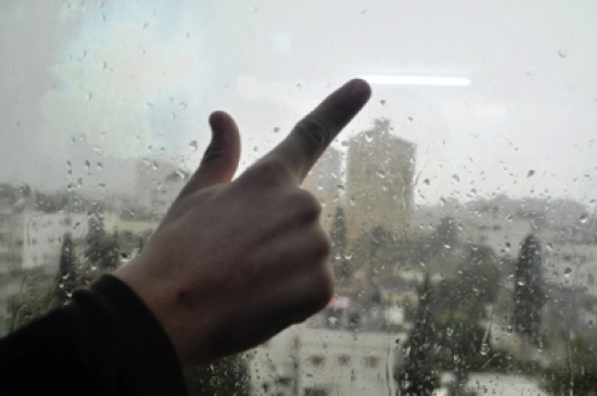 انخفاض طفيف متوقع على الحرارة السبت، وفرصة لأمطار خفيفة في الشمال والشرق