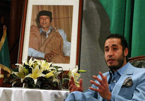 وصول الساعدي القذافي الى نيامي آتيا من شمال النيجر 