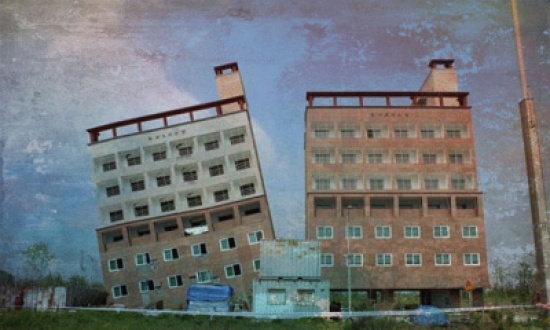 مبني ينافس برج بيزا المائل