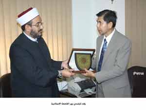 وفد تايلندي يزور الجامعة الاسلامية  