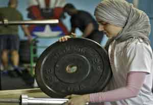 في حالة استثنائية: السماح لرباعة امريكية محجبة بالمشاركة بتصفيات اولمبياد لندن