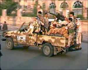 الأمن اليمني يهاجم شباب الثورة     