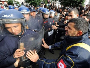 الحكومة الجزائرية تتحول إلى غرفة عمليات كبرى لمواجهة مظاهرات متوقعة السبت