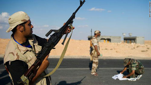 الثوار يواجهون مقاومة شرسة في مسقط رأس القذافي